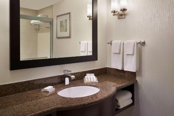 Hilton Garden Inn Toronto Airport West - Mississauga image 18