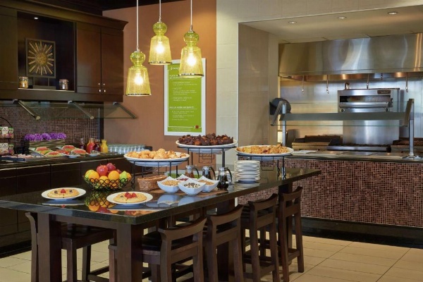 Hilton Garden Inn Toronto Airport West - Mississauga image 9